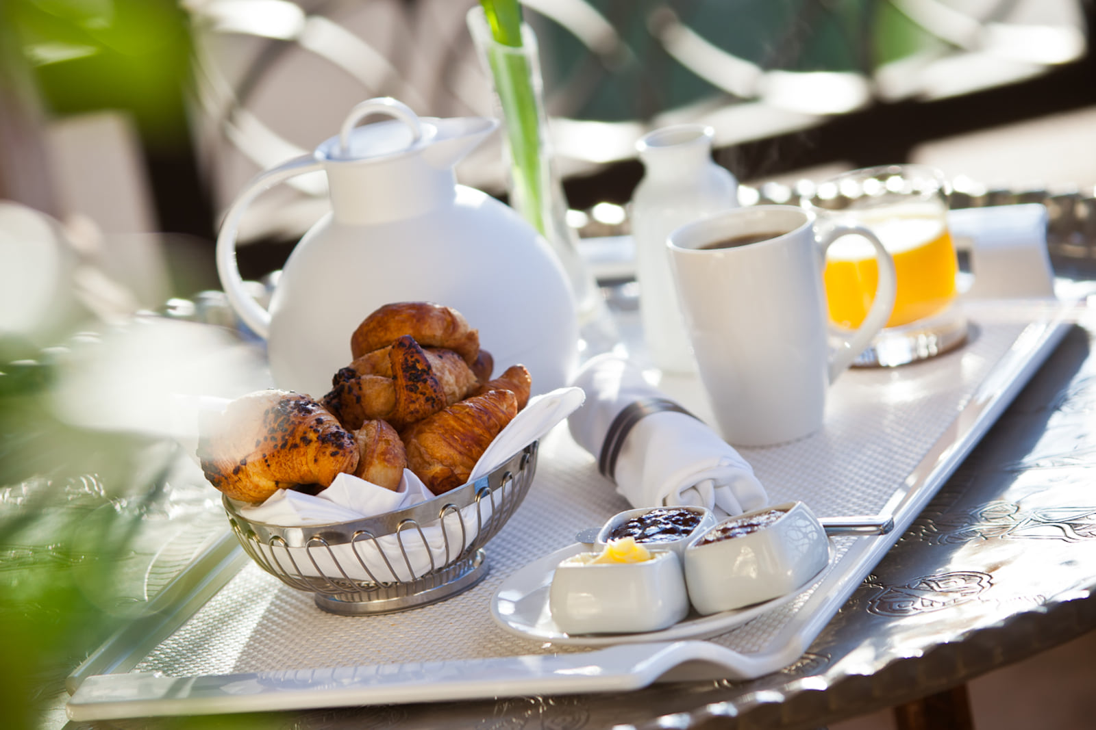 Plateau du petit-déjeuner servi dans la suite Royale