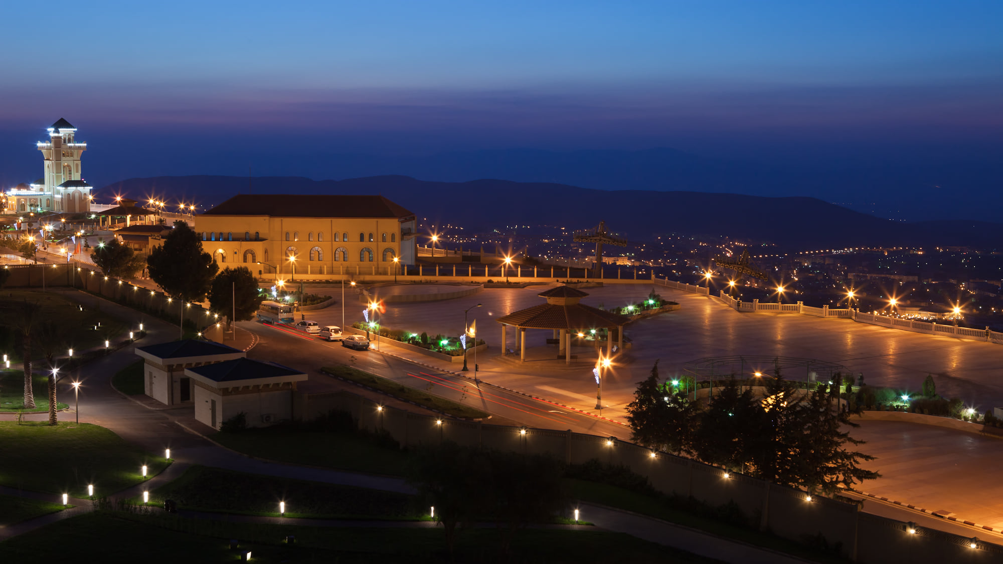 Tlemcen la nuit, depuis la terrasse d’une suite